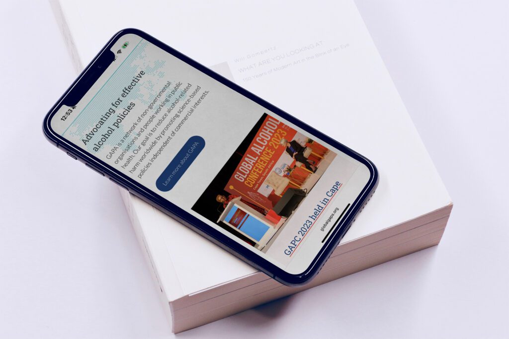 Mockup av nettsiden på mobil