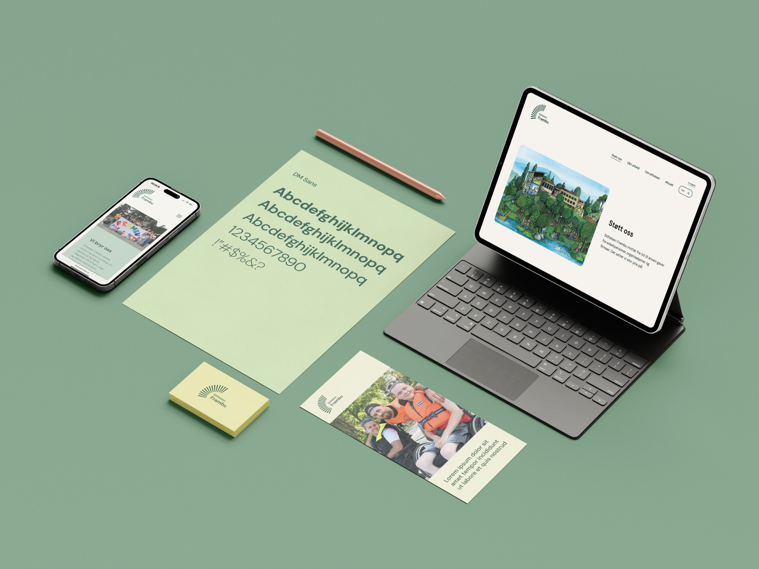 Mockup av profilmateriell og nettside på skjerm