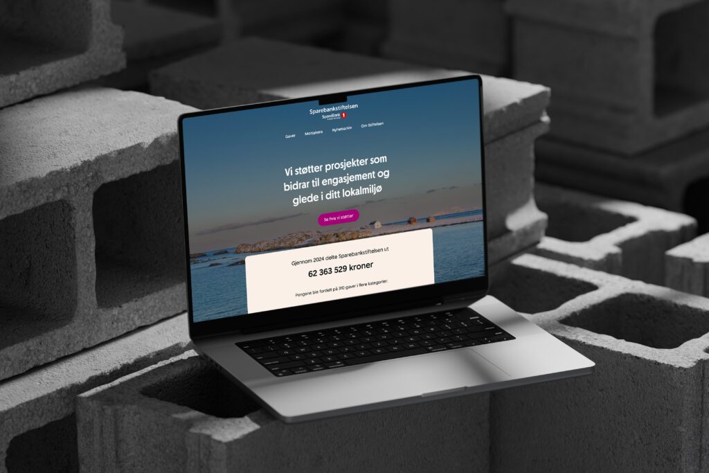 Mockup av nettsiden på en laptop